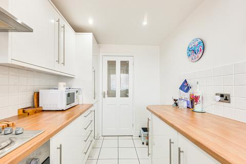2 bedroom flat for sale, Shorefield Road, Westcliff-on-sea, SS0