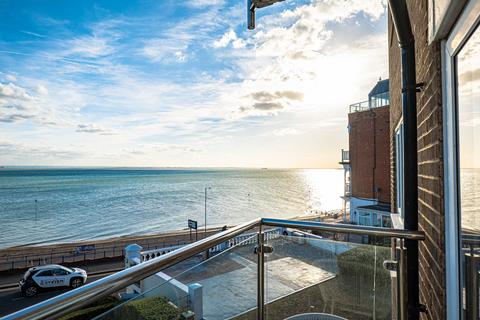 2 bedroom flat for sale, Shorefield Road, Westcliff-on-sea, SS0