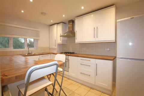 2 bedroom maisonette for sale, The Broadway, Thames Ditton