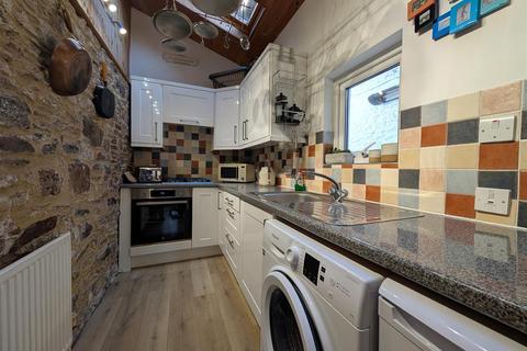 3 bedroom terraced house to rent, Roseville Street, Dartmouth