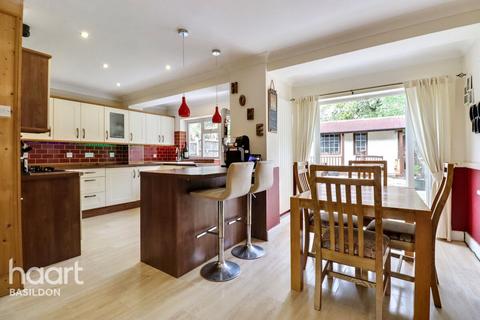 undefined, Battleswick, Basildon