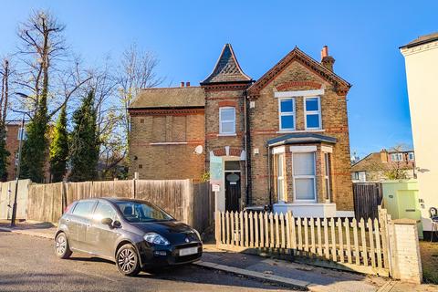 3 bedroom flat to rent, Devonshire Road, London, SE23