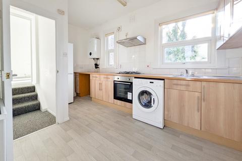 3 bedroom flat to rent, Devonshire Road, London, SE23