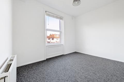 3 bedroom flat to rent, Devonshire Road, London, SE23