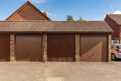 2 bedroom terraced house for sale, Thistle Way, Horley RH6