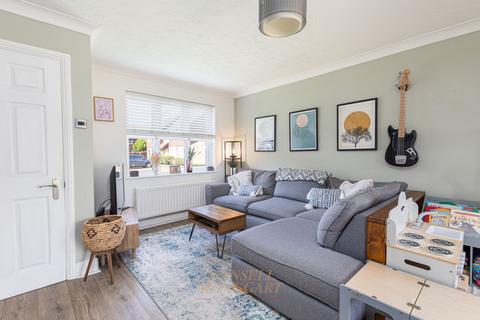 2 bedroom terraced house for sale, Thistle Way, Horley RH6