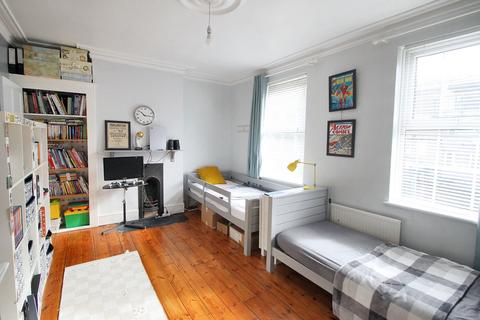 25 Ray Lodge Road, Woodford Green, IG8 7NX