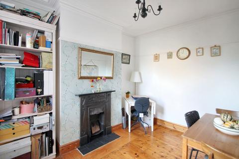 25 Ray Lodge Road, Woodford Green, IG8 7NX