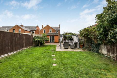 77 Deans Way, Gloucester, GL1 2QA