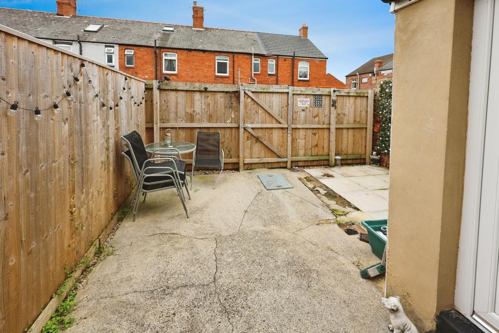 Pbox-street scape-343350.JPG