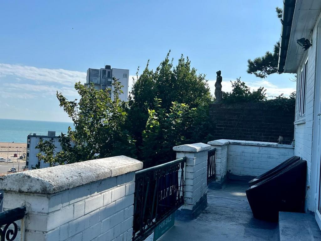 Balcony 1.jpeg