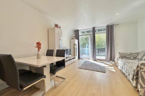 1 bedroom flat for sale, Woodford Road, Watford, WD17