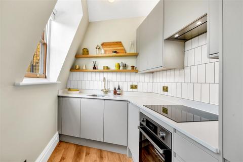 1 bedroom flat for sale, Nevill Road, London, N16