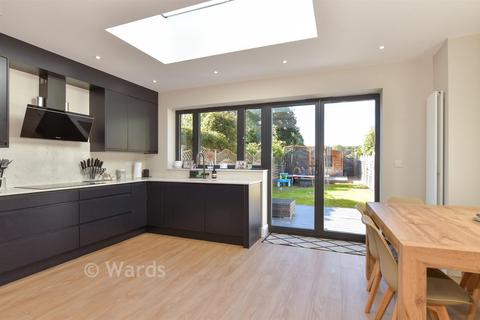 2 Streamdale, London, SE2 0PD