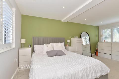 2 Streamdale, London, SE2 0PD