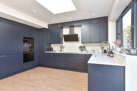 2 Streamdale, London, SE2 0PD