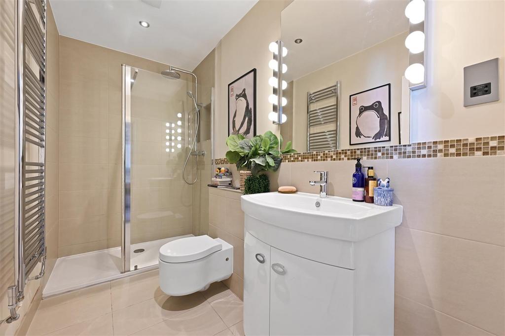 Sinclair Gardens - Shower Room3