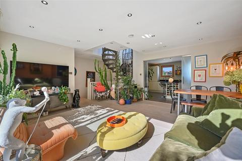 3 bedroom maisonette for sale, Sinclair Gardens, London W14
