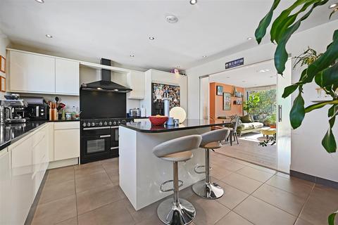 3 bedroom maisonette for sale, Sinclair Gardens, London W14