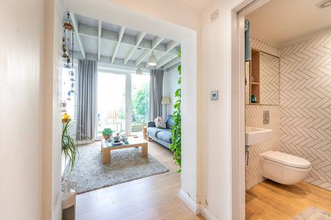 2 bedroom flat for sale, Harold Road, Upton Park, London, E13