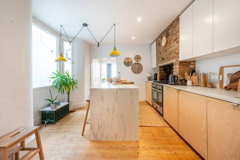 2 bedroom flat for sale, Harold Road, Upton Park, London, E13