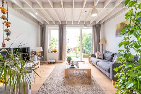2 bedroom flat for sale, Harold Road, Upton Park, London, E13