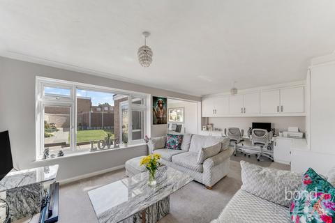 5 bedroom semi-detached house for sale, Blackwater Close, Chelmsford CM1