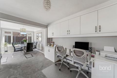 5 bedroom semi-detached house for sale, Blackwater Close, Chelmsford CM1