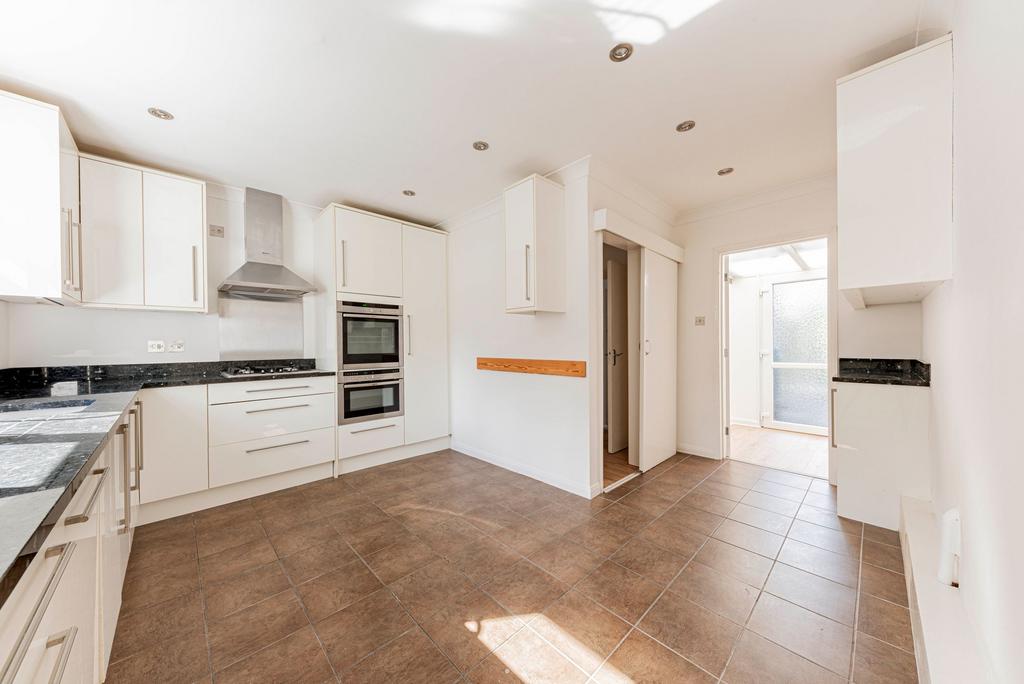 Kitchen (2)