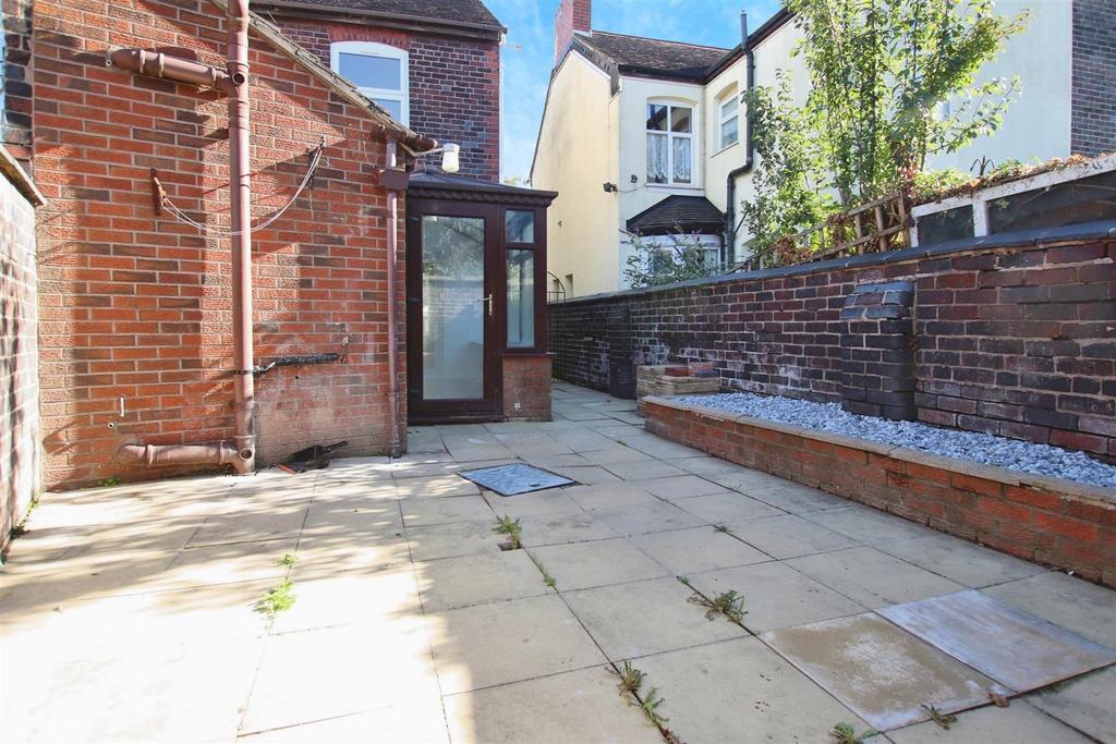 Enclosed rear yard