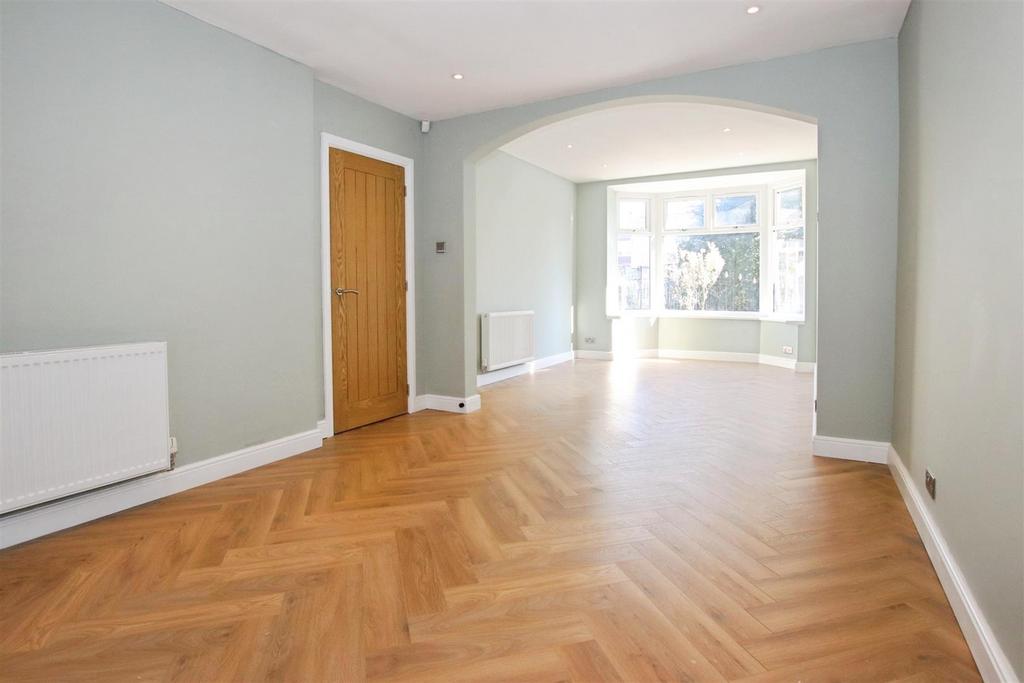 Through lounge / dining room