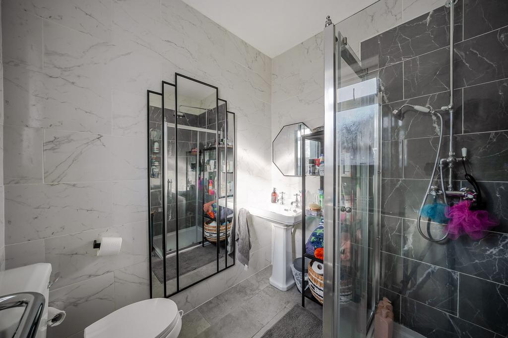 Bedroom 1 ensuite