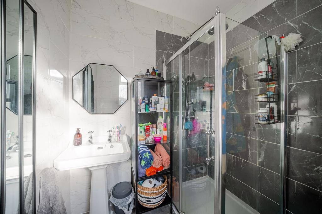 Bedroom 1 ensuite