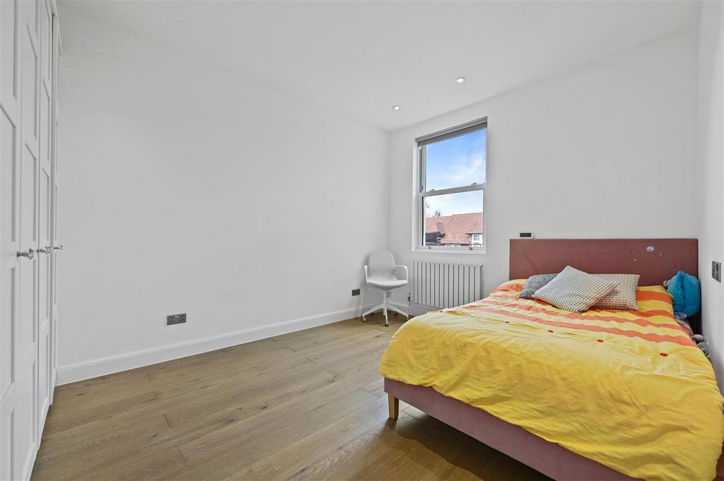 Lena Gardens - Bedroom A3