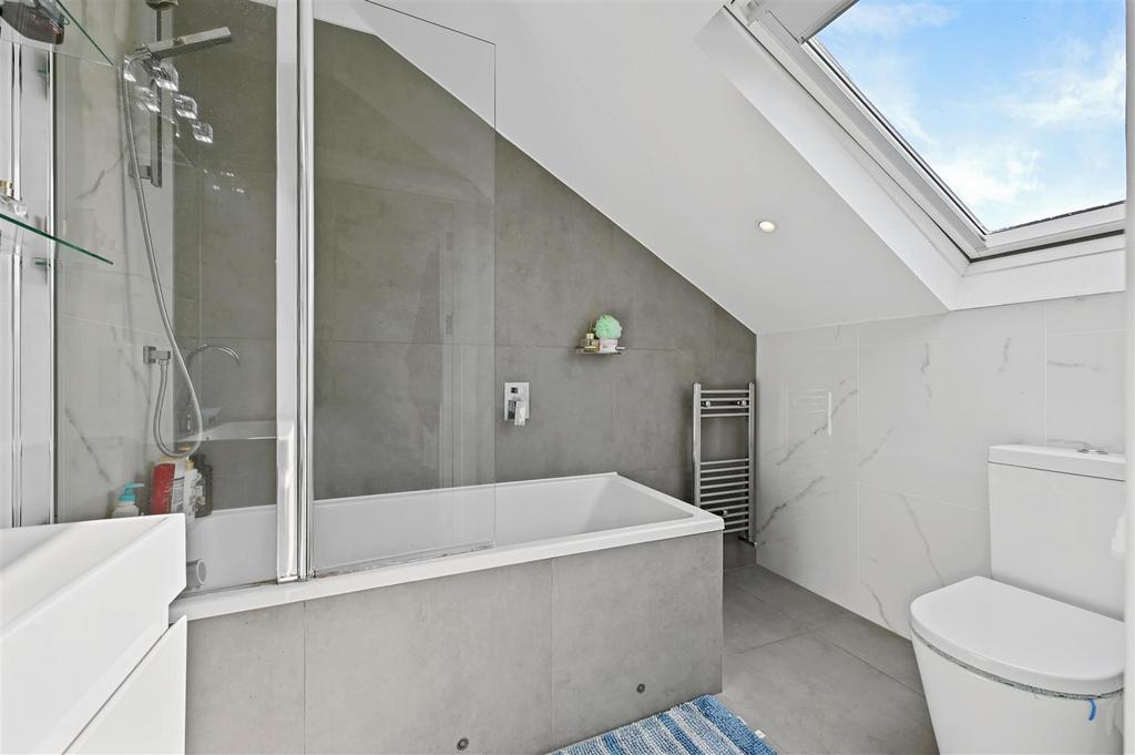 Lena Gardens - Bathroom3