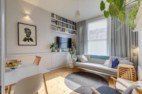 2 bedroom flat for sale, George Lane, Hither Green , London, SE13