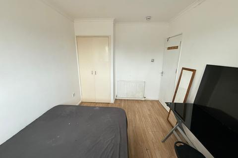 1 bedroom in a house share to rent, Broomcroft Avenue, Northolt UB5