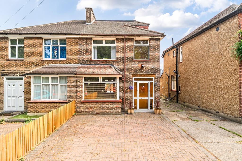 Detached house exterior, driveway