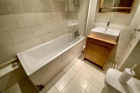 2 bedroom flat to rent, Blatchington Road, Hove