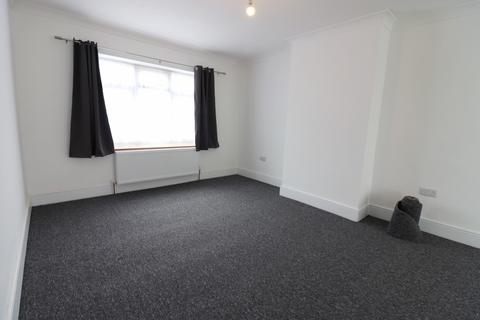 3 bedroom semi-detached house to rent, Luton LU4