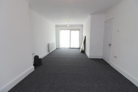 3 bedroom semi-detached house to rent, Luton LU4