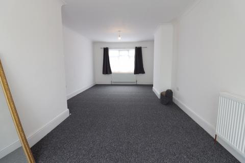 3 bedroom semi-detached house to rent, Luton LU4