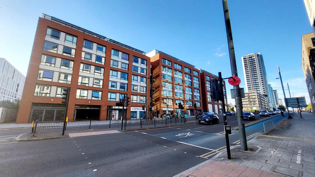 Lock Building The Lock Building, 72 High Street... 2 bed apartment - £2,000 pcm (£462 pw)