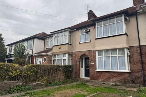 4 bedroom terraced house to rent, High Street, Harlington, Hayes