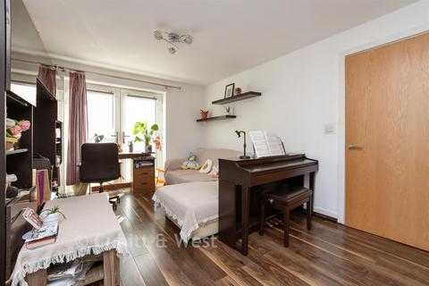 2 bedroom apartment for sale, St. Anne's Drive, Redhill, Surrey