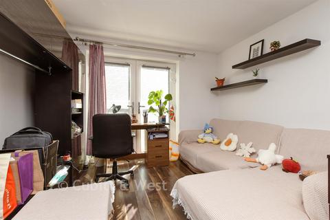 2 bedroom apartment for sale, Anakin Court, Redhill RH1