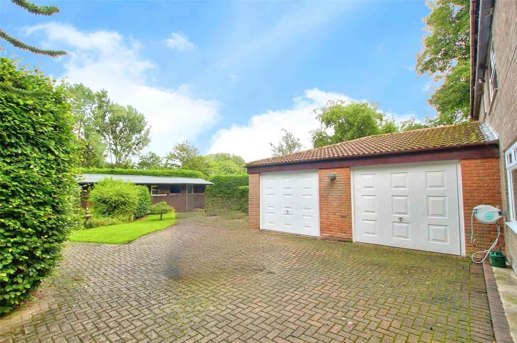 Garages &amp; Stables