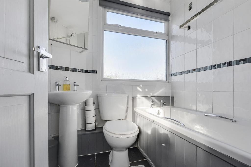 Bathroom 1.jpeg