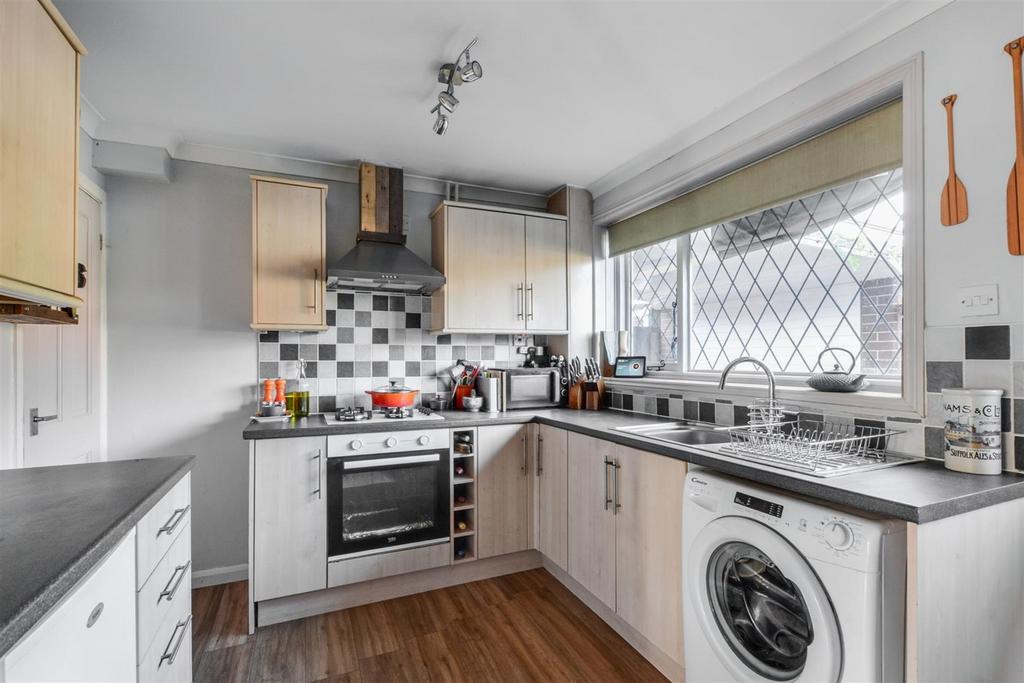 Kitchen 1.jpeg