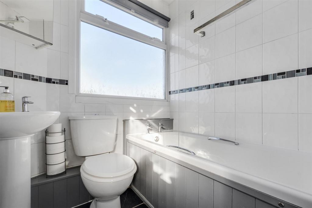 Bathroom 2.jpeg
